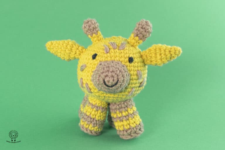 Chubby giraffe amigurumi free pattern