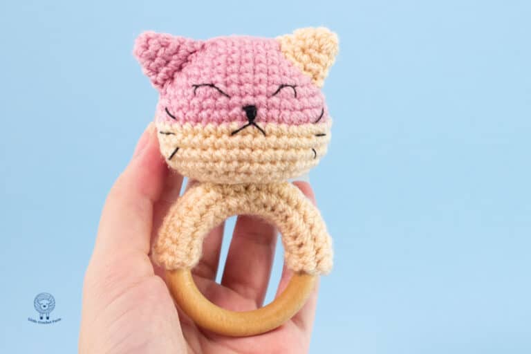 Cat crochet teething ring free pattern