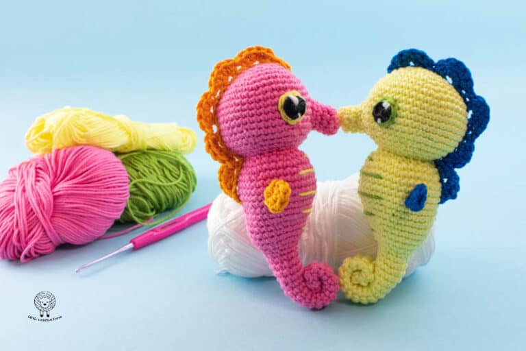 Seahorse amigurumi free pattern