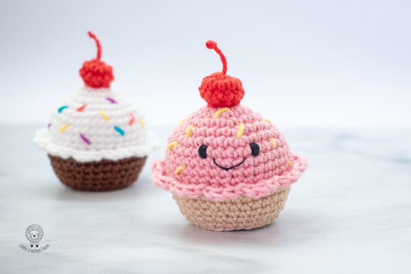 Tiny cross stitch pattern 4 cupcakes. Pattern for beginners