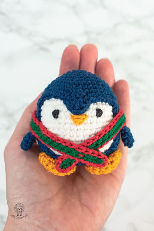 Chubby Penguin amigurumi free pattern
