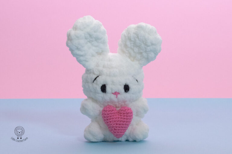 Crochet Bunny holding a heart free amigurumi pattern