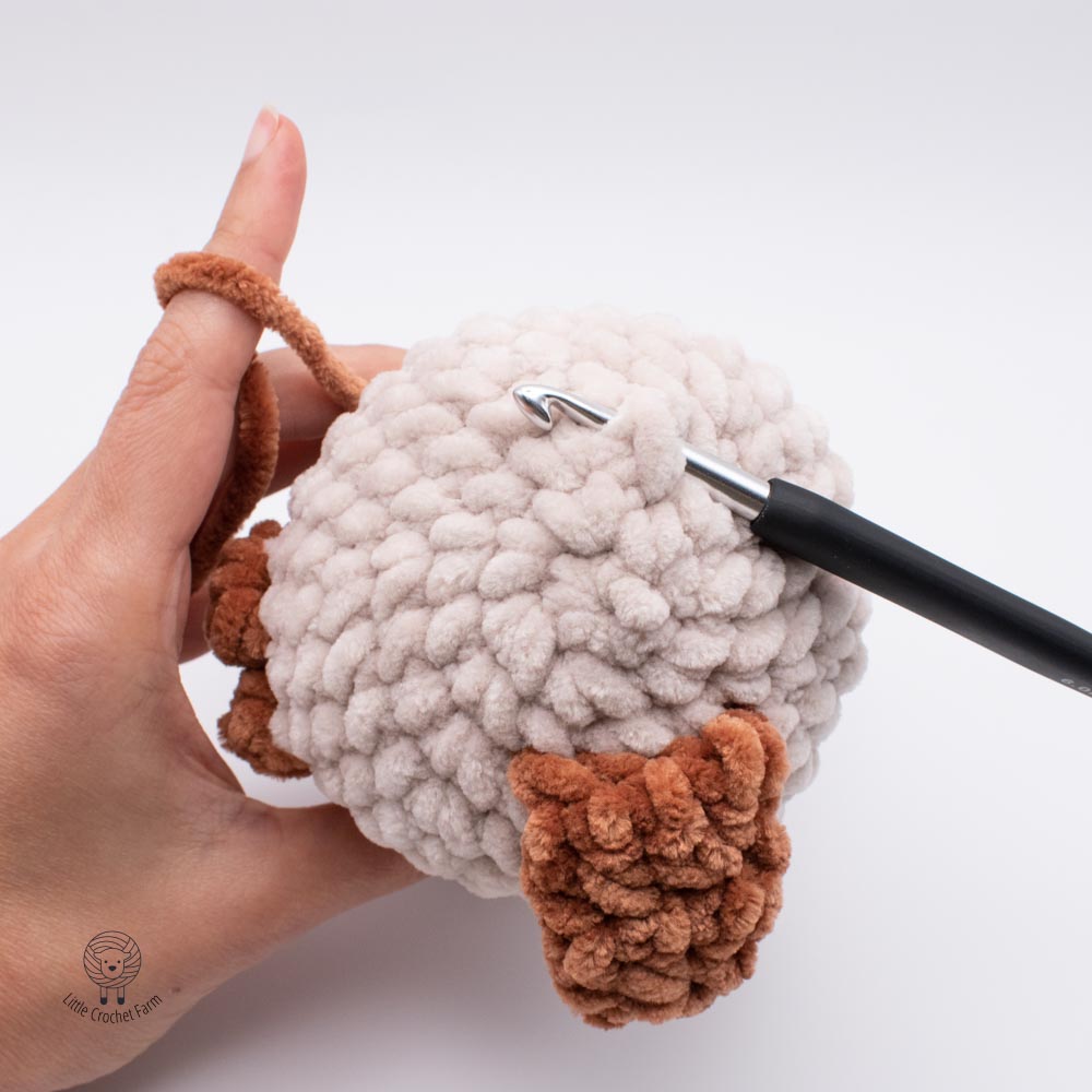 No-sew crochet Puppy Pug photo tutorial pattern instructions