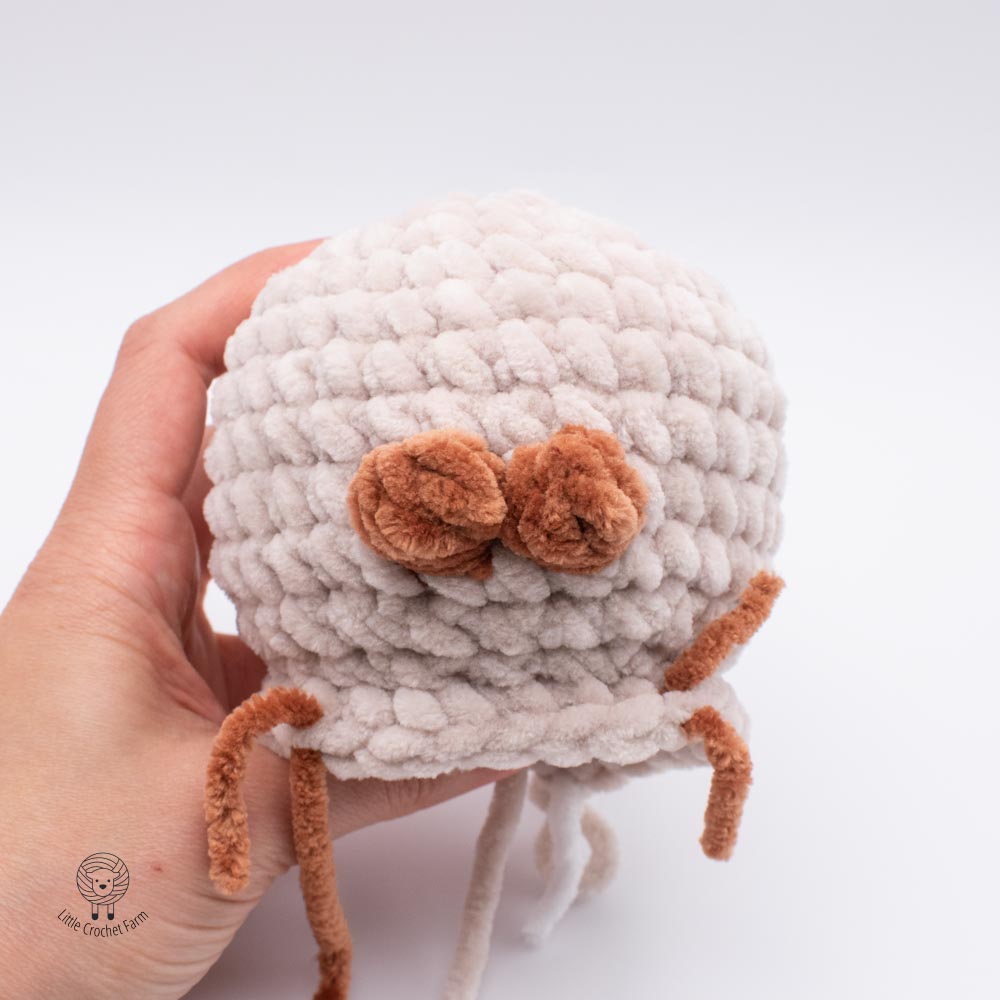 No-sew crochet Puppy Pug photo tutorial pattern instructions