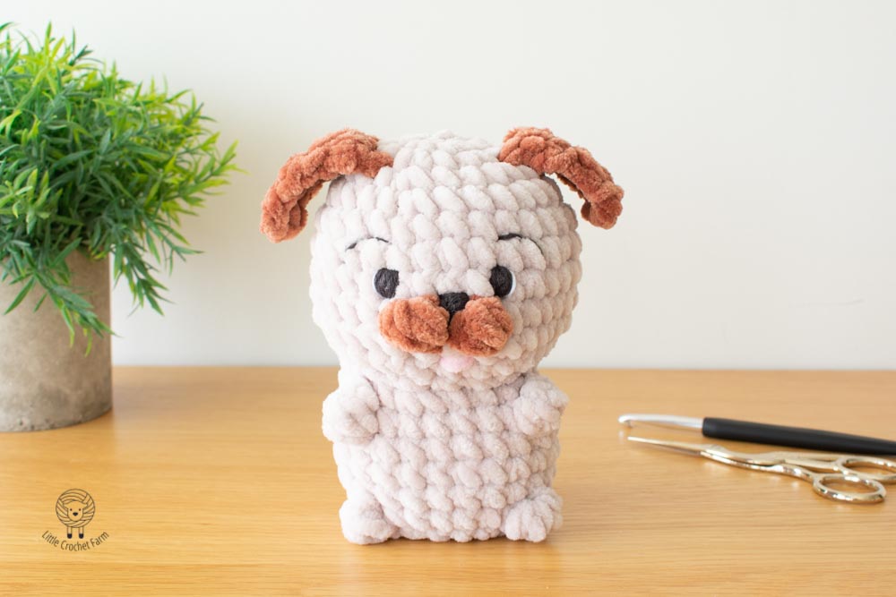 No-sew crochet Puppy Pug free pattern