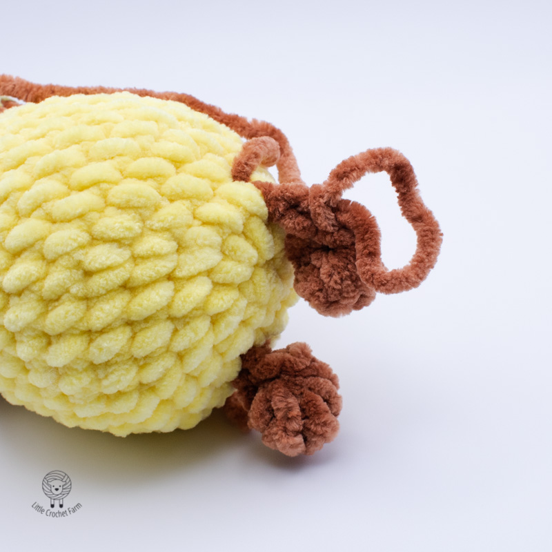 No-sew crochet bee photo tutorial