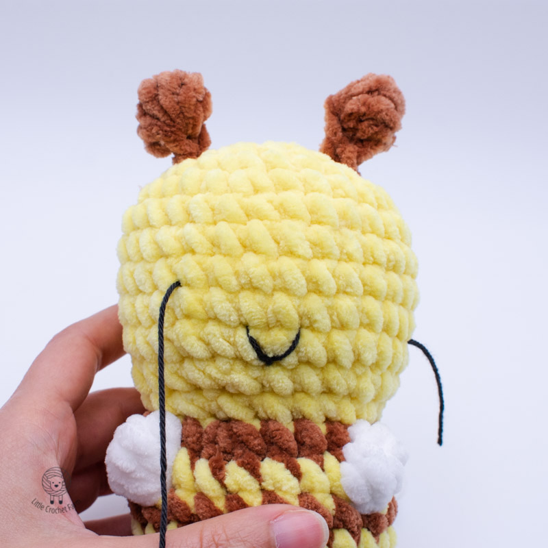 No-sew crochet bee photo tutorial
