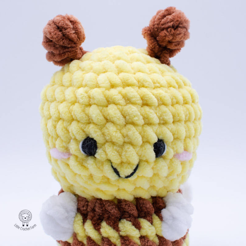 No-sew crochet bee photo tutorial