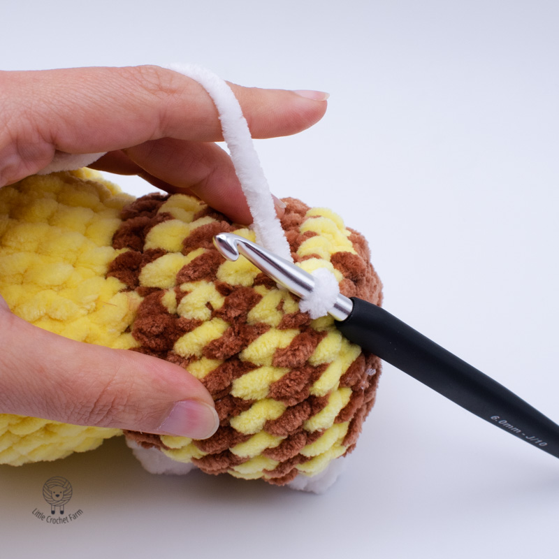 No-sew crochet bee photo tutorial